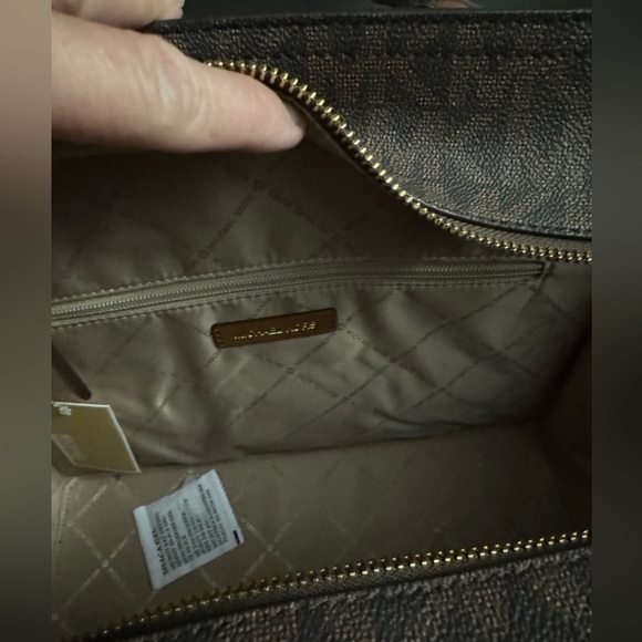 Michael Kors purse - Picture 3 of 4
